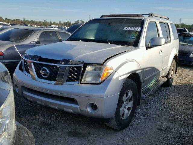 5N1AR18U95C776037 - 2005 NISSAN PATHFINDER SILVER photo 2