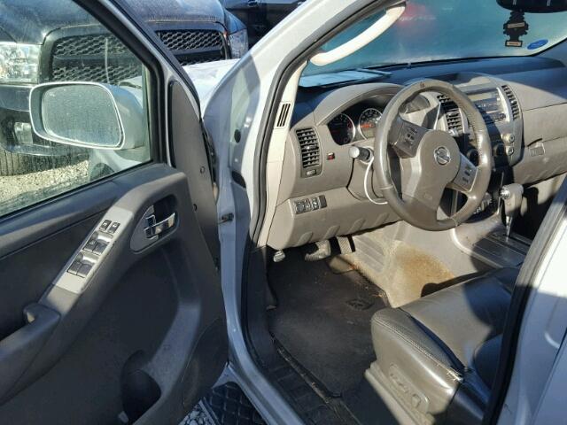 5N1AR18U95C776037 - 2005 NISSAN PATHFINDER SILVER photo 9