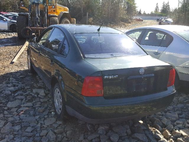 WVWAA63B3WE107525 - 1998 VOLKSWAGEN PASSAT GLS GREEN photo 3