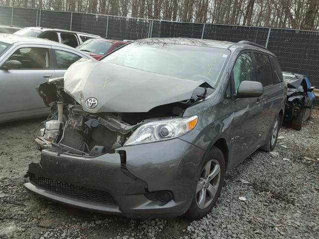 5TDKK3DC0BS120096 - 2011 TOYOTA SIENNA LE Gris photo 2