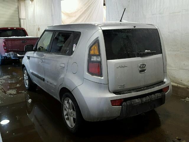 KNDJT2A21A7106635 - 2010 KIA SOUL + SILVER photo 3