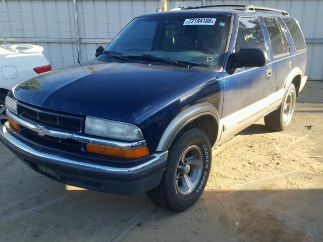 1GNCS13W9Y2237333 - 2000 CHEVROLET BLAZER BLUE photo 2