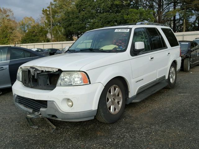 5LMFU27RX4LJ41752 - 2004 LINCOLN NAVIGATOR WHITE photo 2