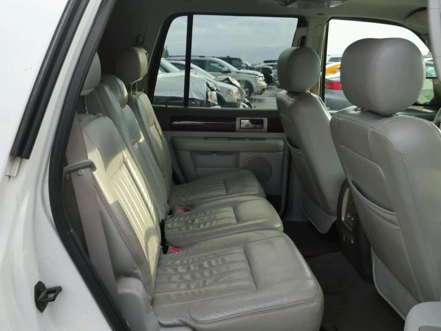 5LMFU27RX4LJ41752 - 2004 LINCOLN NAVIGATOR WHITE photo 6