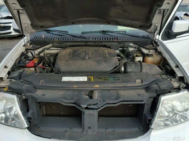 5LMFU27RX4LJ41752 - 2004 LINCOLN NAVIGATOR WHITE photo 7