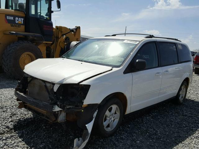 2D4RN3D19AR477243 - 2010 DODGE GRAND CARA WHITE photo 2