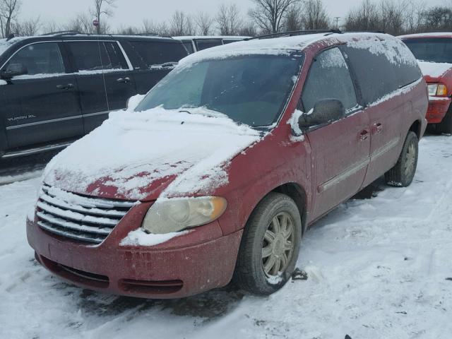 2A4GP54L46R748173 - 2006 CHRYSLER TOWN & COU RED photo 2