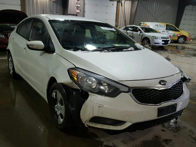 KNAFX4A63G5501040 - 2016 KIA FORTE LX WHITE photo 1