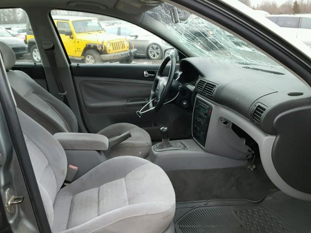 WVWPD63B02P453855 - 2002 VOLKSWAGEN PASSAT GLS GRAY photo 5