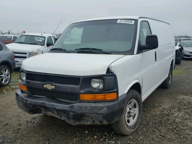 1GCFG15X351140496 - 2005 CHEVROLET EXPRESS G1 WHITE photo 2