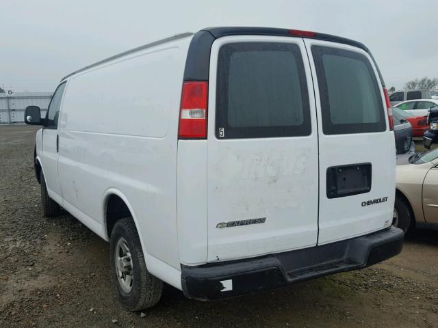 1GCFG15X351140496 - 2005 CHEVROLET EXPRESS G1 WHITE photo 3