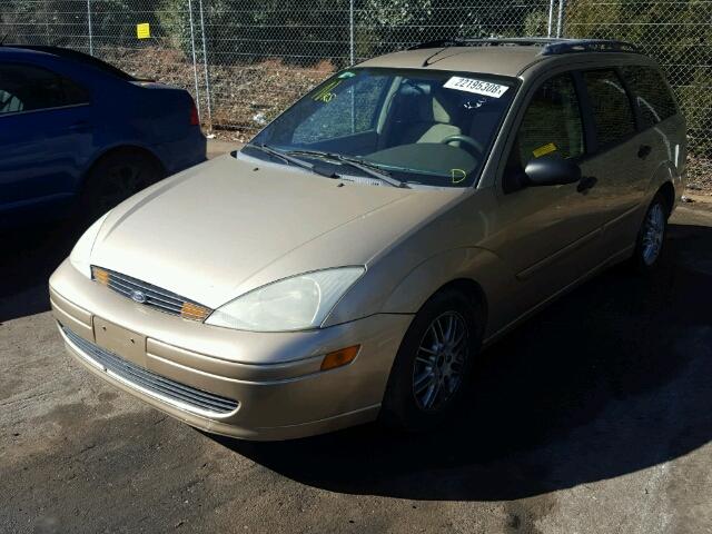 1FAHP36392W216372 - 2002 FORD FOCUS SE GOLD photo 2