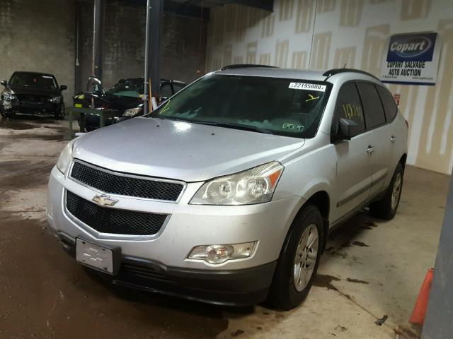 1GNEV13D29S157288 - 2009 CHEVROLET TRAVERSE L SILVER photo 2