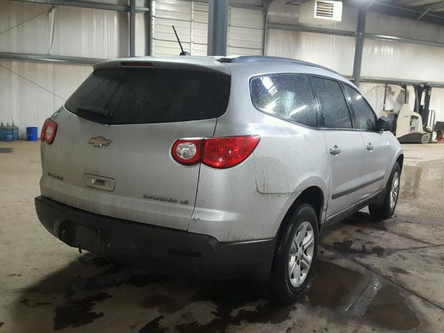 1GNEV13D29S157288 - 2009 CHEVROLET TRAVERSE L SILVER photo 4