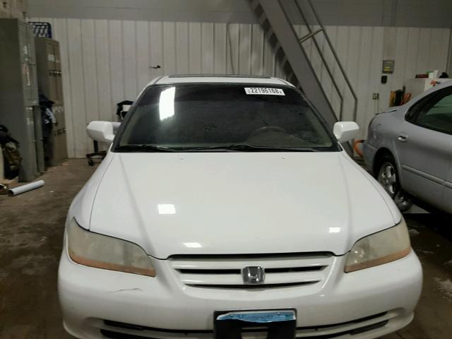 1HGCG16542A024561 - 2002 HONDA ACCORD EX WHITE photo 9