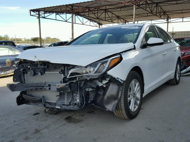 5NPE24AF6HH492445 - 2017 HYUNDAI SONATA SE WHITE photo 2