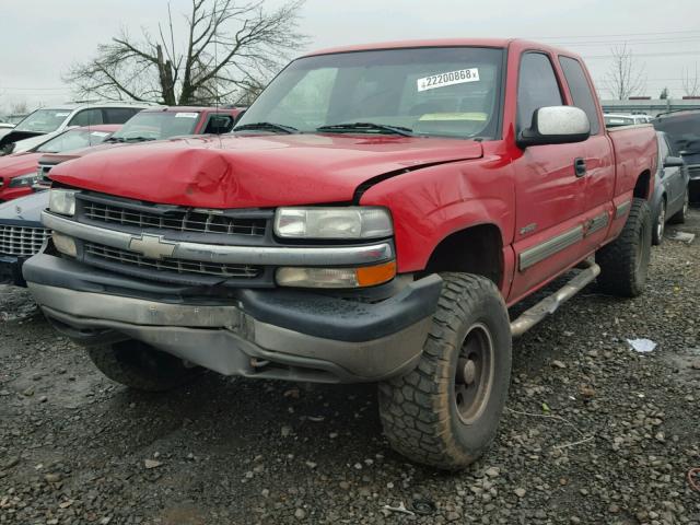 1GCEK19T12Z333311 - 2002 CHEVROLET SILVERADO RED photo 2