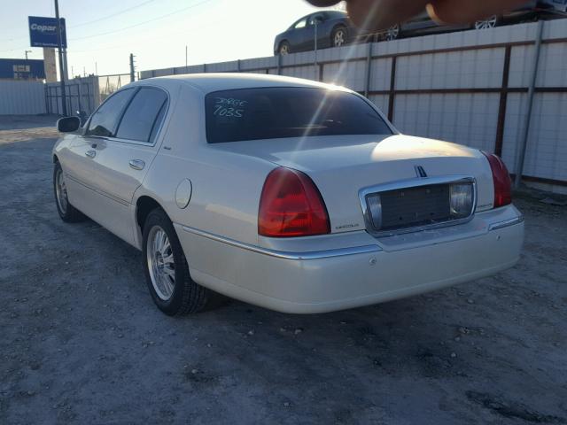 1LNHM83W44Y677660 - 2004 LINCOLN TOWN CAR U WHITE photo 3