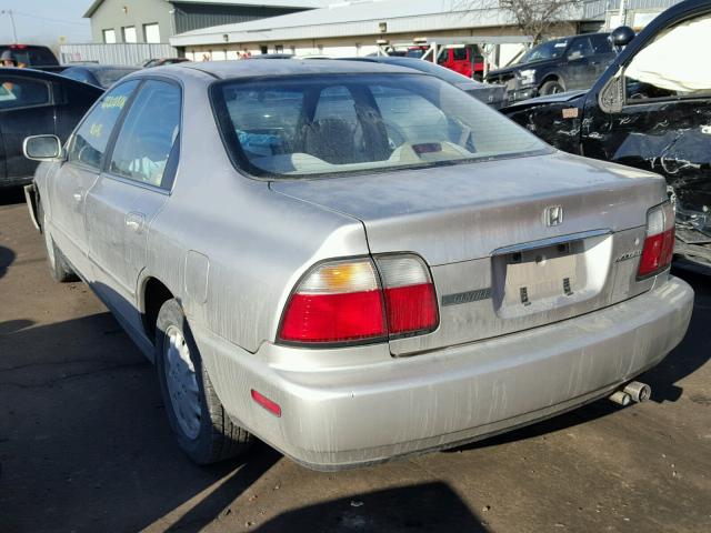 1HGCD5659TA153302 - 1996 HONDA ACCORD EX SILVER photo 3