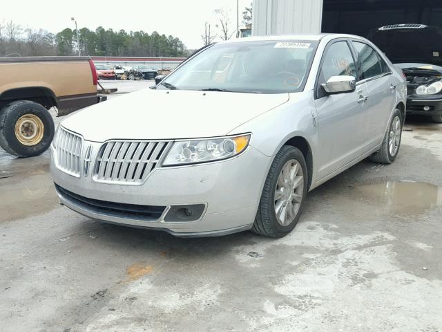 3LNHL2GCXAR634872 - 2010 LINCOLN MKZ SILVER photo 2