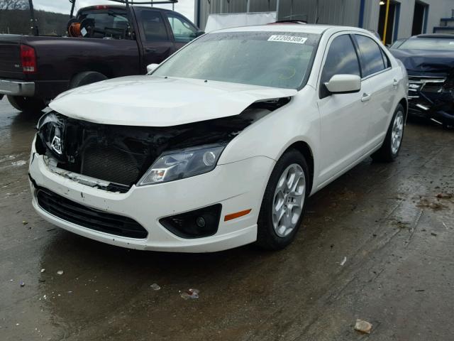 3FAHP0HA9BR145297 - 2011 FORD FUSION SE WHITE photo 2