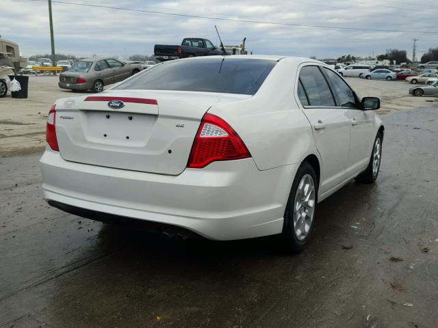 3FAHP0HA9BR145297 - 2011 FORD FUSION SE WHITE photo 4