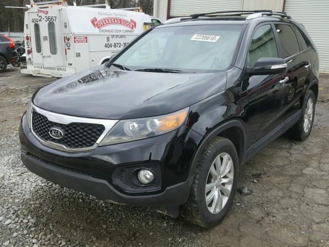 5XYKU4A22BG179837 - 2011 KIA SORENTO EX BLACK photo 2