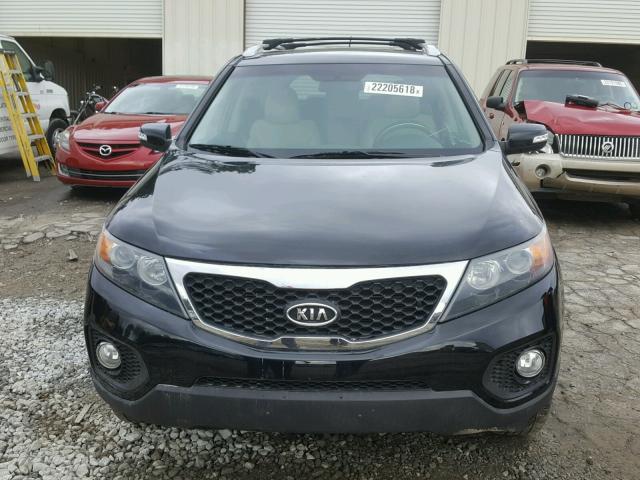 5XYKU4A22BG179837 - 2011 KIA SORENTO EX BLACK photo 9