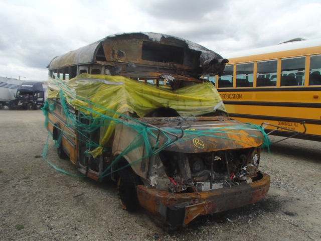 1GBJG312261152936 - 2006 CHEVROLET EXPRESS CU YELLOW photo 1