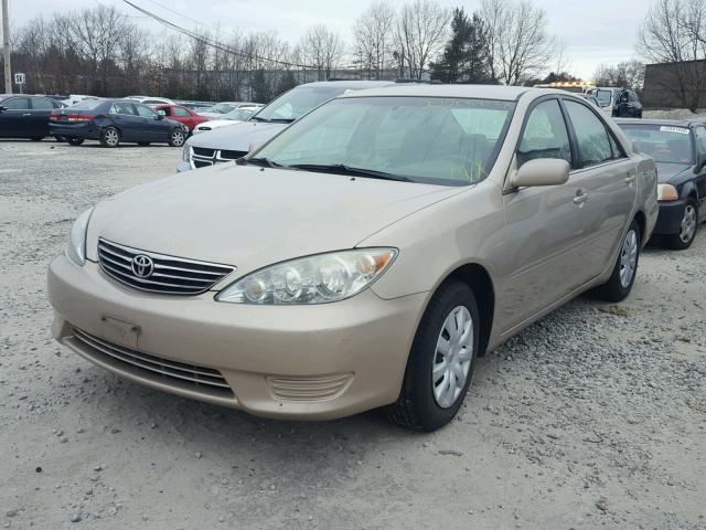 4T1BE32KX5U639668 - 2005 TOYOTA CAMRY LE BEIGE photo 2