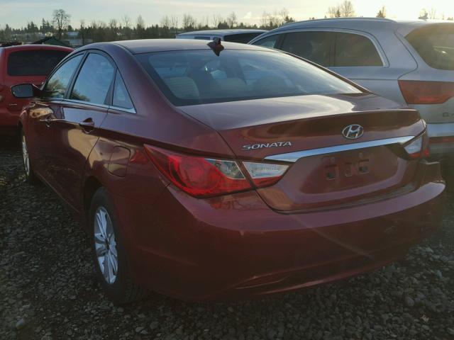 5NPEB4AC1DH699020 - 2013 HYUNDAI SONATA GLS RED photo 3