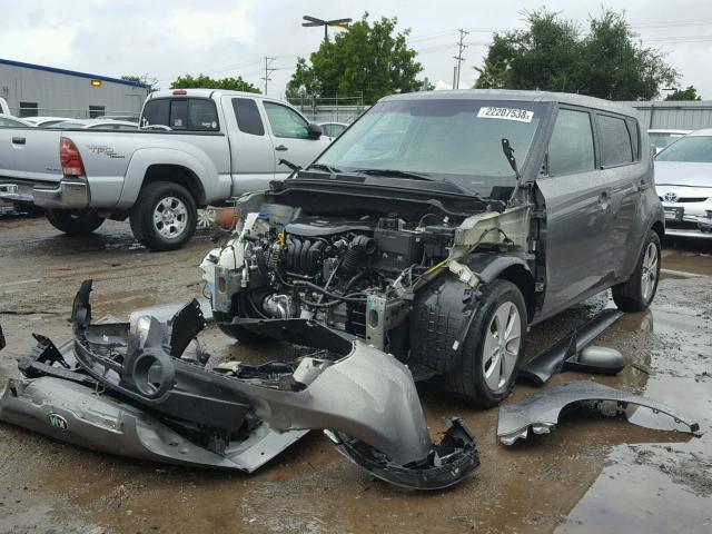 KNDJN2A23F7190622 - 2015 KIA SOUL GRAY photo 2