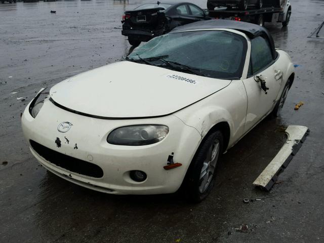 JM1NC25F870129605 - 2007 MAZDA MX-5 MIATA WHITE photo 2