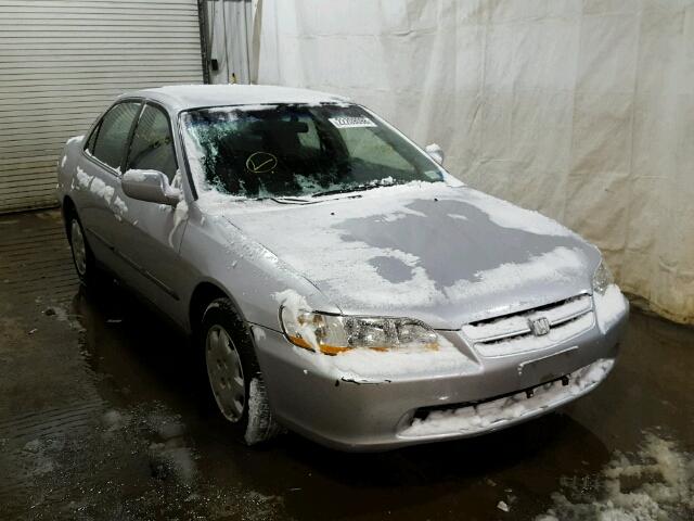 1HGCG5548XA085810 - 1999 HONDA ACCORD LX SILVER photo 1