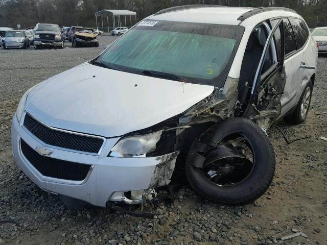 1GNLREED6AS147187 - 2010 CHEVROLET TRAVERSE L SILVER photo 2