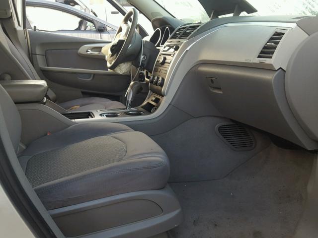 1GNLREED6AS147187 - 2010 CHEVROLET TRAVERSE L SILVER photo 5