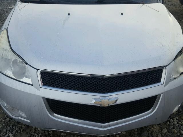 1GNLREED6AS147187 - 2010 CHEVROLET TRAVERSE L SILVER photo 7