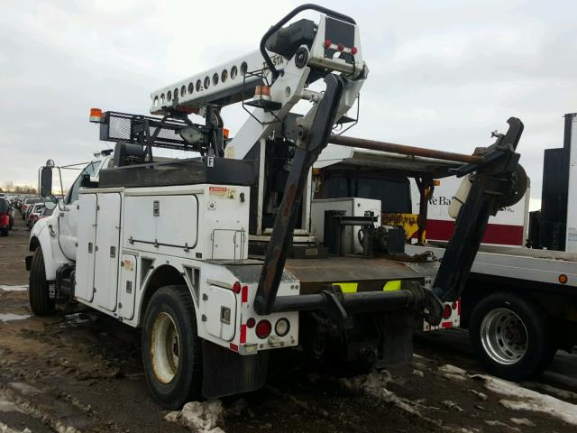 3FDXF75H0YMA09340 - 2000 FORD F750 SUPER WHITE photo 3