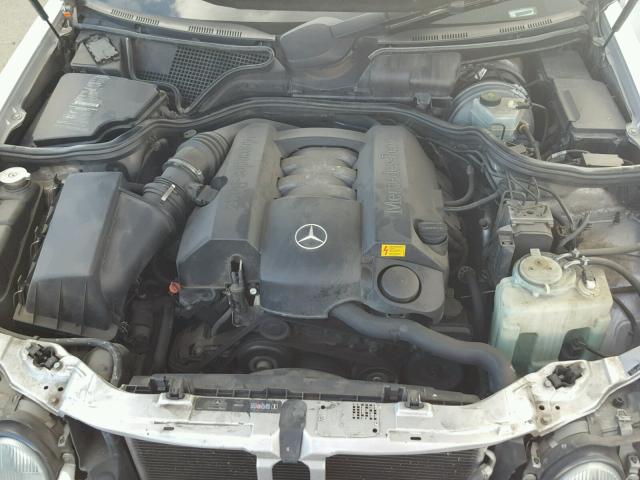 WDBJF65J02B475726 - 2002 MERCEDES-BENZ E 320 SILVER photo 7