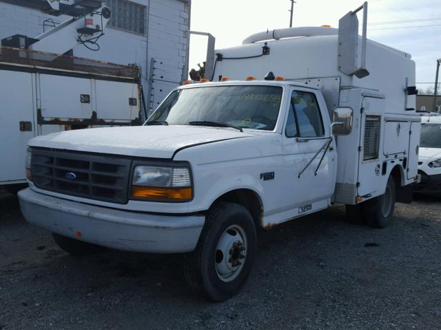 1FDKF37H8VEC16981 - 1997 FORD F350 WHITE photo 2