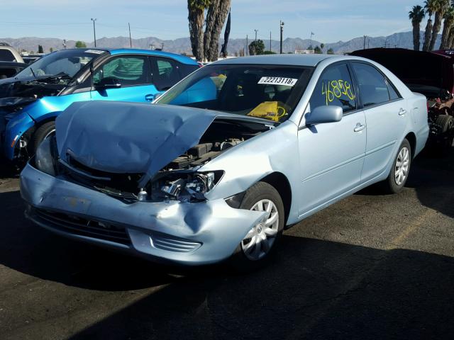 4T1BE32K25U637882 - 2005 TOYOTA CAMRY LE BLUE photo 2