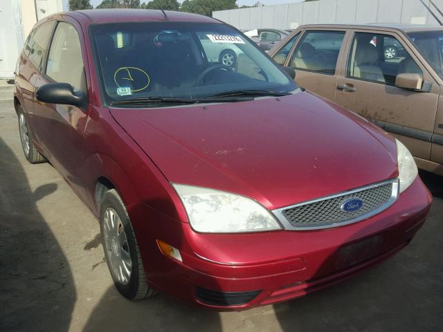 3FAFP31NX5R113873 - 2005 FORD FOCUS ZX3 RED photo 1