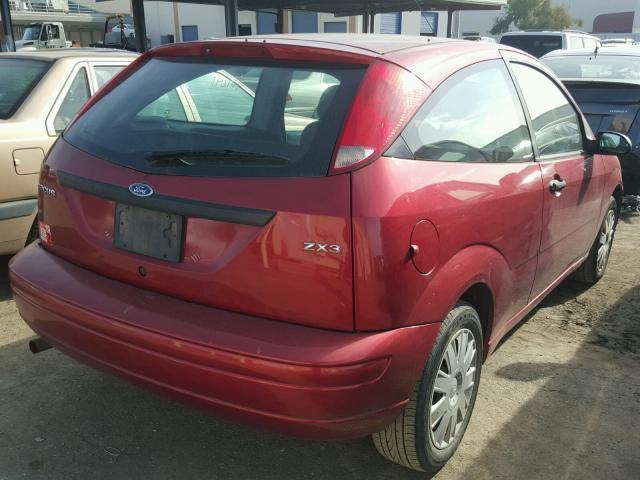 3FAFP31NX5R113873 - 2005 FORD FOCUS ZX3 RED photo 4