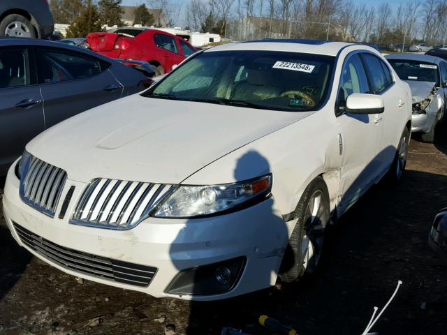 1LNHL9FT4CG801201 - 2012 LINCOLN MKS WHITE photo 2