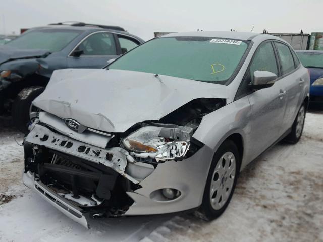 1FAHP3F27CL347696 - 2012 FORD FOCUS SE SILVER photo 2