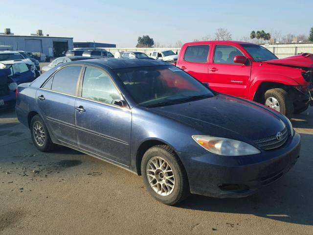 JTDBE32KX20103858 - 2002 TOYOTA CAMRY LE BLUE photo 1