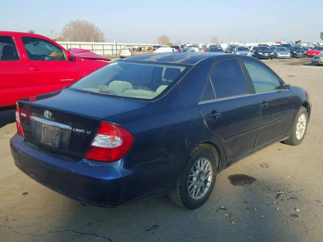 JTDBE32KX20103858 - 2002 TOYOTA CAMRY LE ლურჯი ფოტო 4