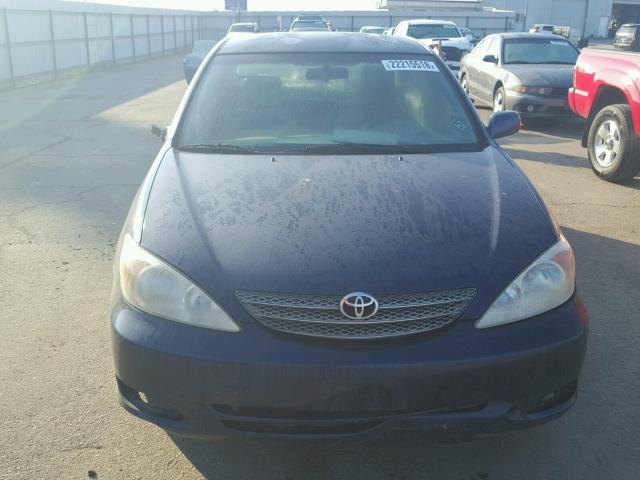 JTDBE32KX20103858 - 2002 TOYOTA CAMRY LE BLUE photo 9