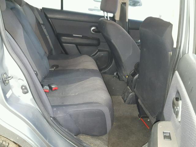 3N1BC13E17L410142 - 2007 NISSAN VERSA S GRAY photo 6