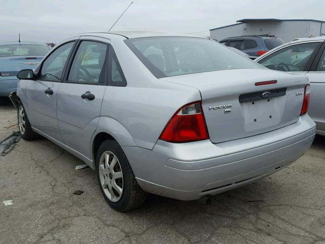 1FAFP34N35W216853 - 2005 FORD FOCUS ZX4 SILVER photo 3